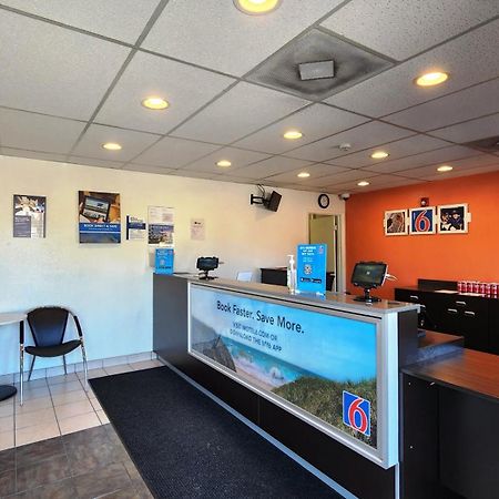 Studio 6 Webster Tx Houston Nasa Lake Exterior foto